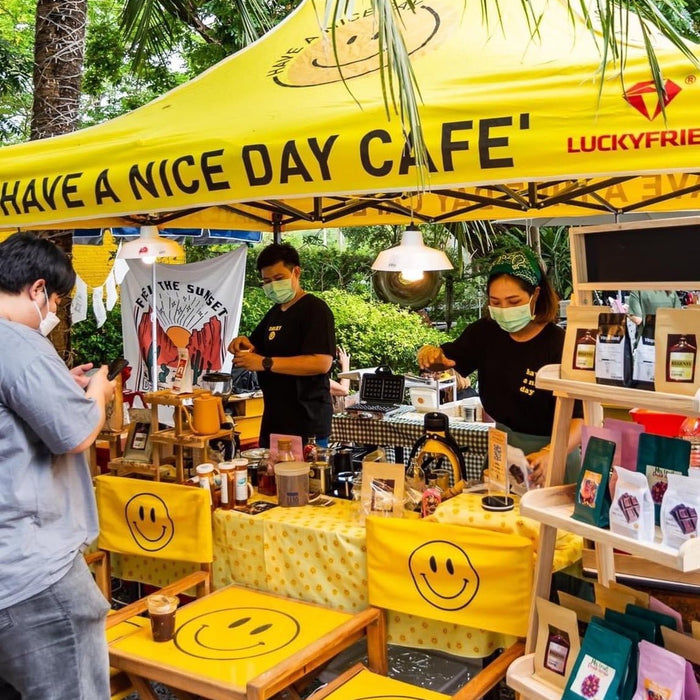 เลือกเต็นท์ตลาดกลางคืนกทมยังไงให้รับมือกับหน้าฝนได้ - LUCKYFRIEND Thailand