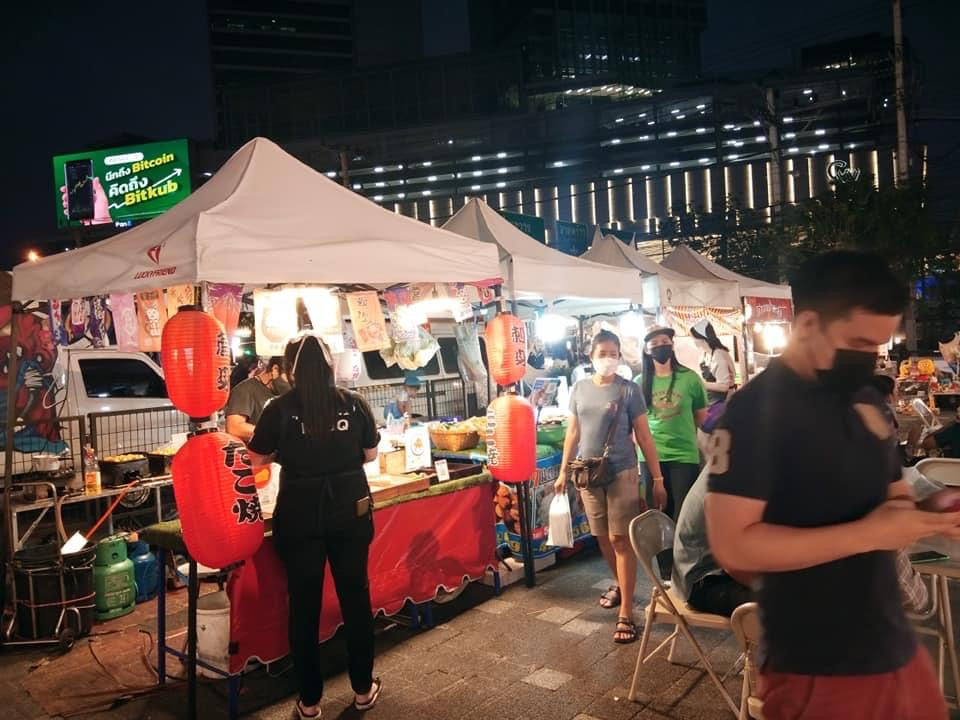 แบบรายเดือน บริเวณหน้าห้างThe Street Ratchada ทำเลดี — LUCKYFRIEND Thailand